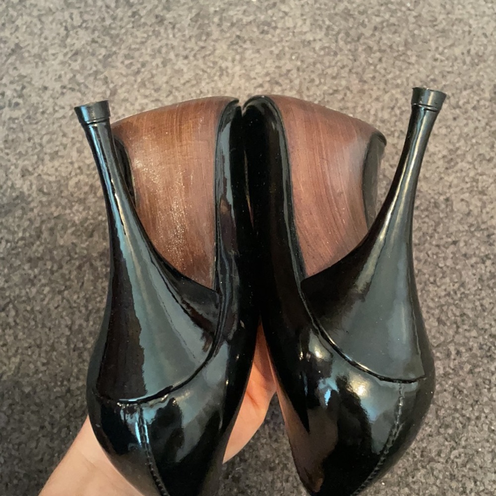 Stuart Weitzman black patent leather pump size 6.5 - Picture 10 of 11